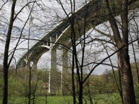 Autobahnbrücke über den Lockwitzgrund in Dresden-Lockwitz::Foto Herr und Frau Schreiber